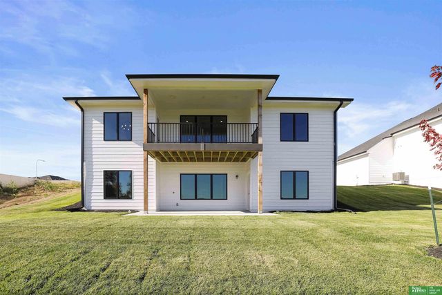 12359 Windsor Drive, Papillion, NE 68046