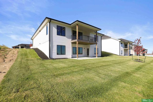 12359 Windsor Drive, Papillion, NE 68046