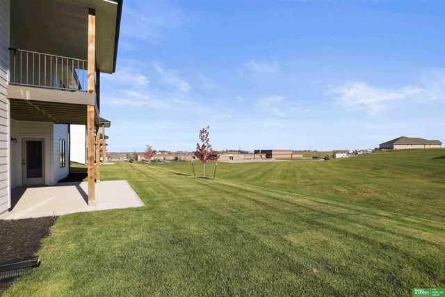 12359 Windsor Drive, Papillion, NE 68046