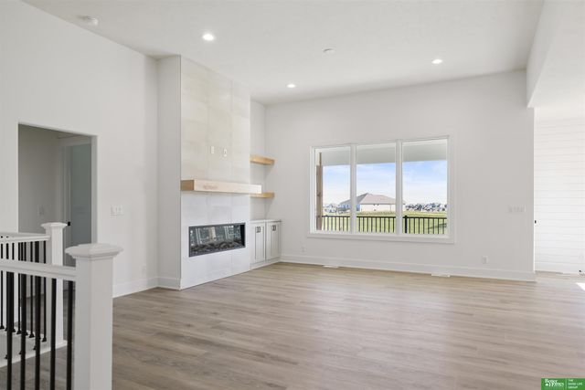 12359 Windsor Drive, Papillion, NE 68046