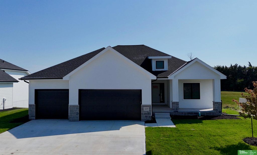 12359 Windsor Drive, Papillion, NE 68046