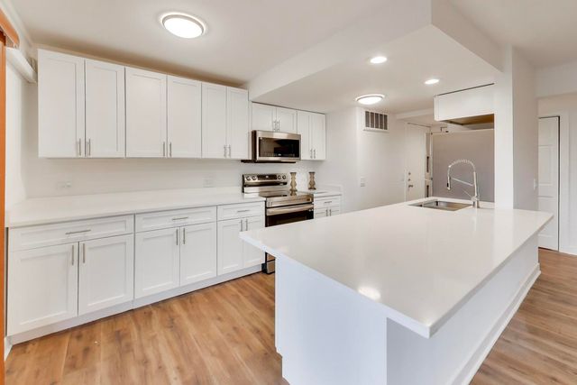 1615 Maple Terrace 115-1L, Lisle, IL 60532