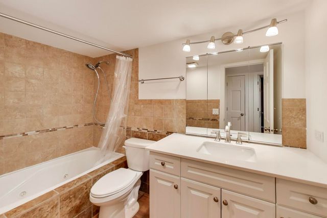 1615 Maple Terrace 115-1L, Lisle, IL 60532