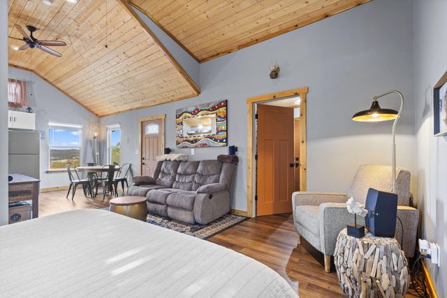 48 Hillsboro Drive, Galena, MO 65656