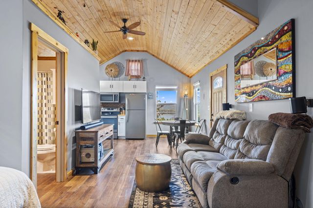 48 Hillsboro Drive, Galena, MO 65656