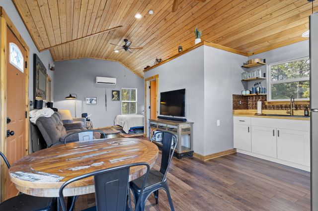 48 Hillsboro Drive, Galena, MO 65656