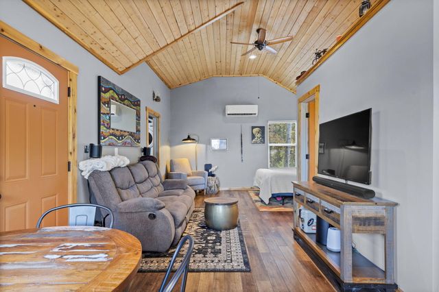 48 Hillsboro Drive, Galena, MO 65656