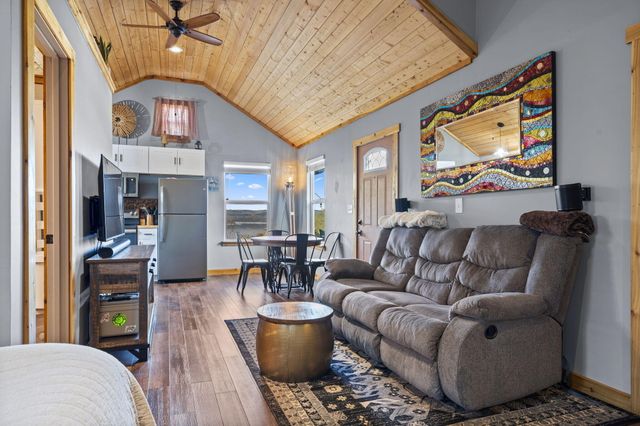 48 Hillsboro Drive, Galena, MO 65656