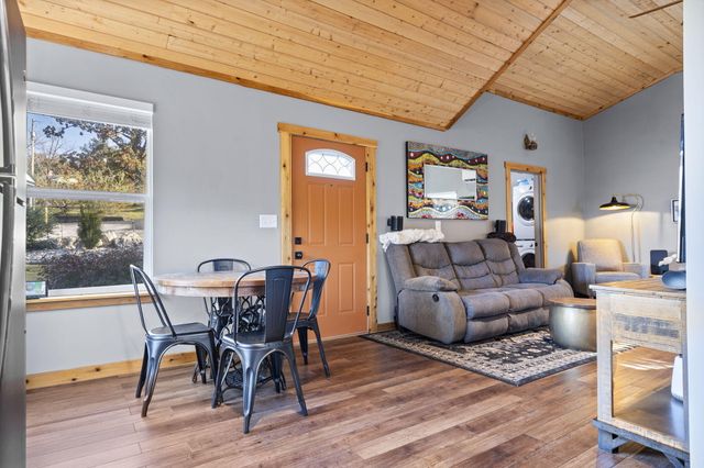 48 Hillsboro Drive, Galena, MO 65656