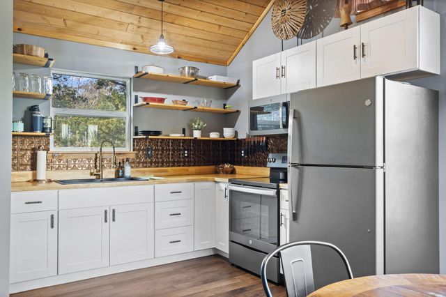 48 Hillsboro Drive, Galena, MO 65656