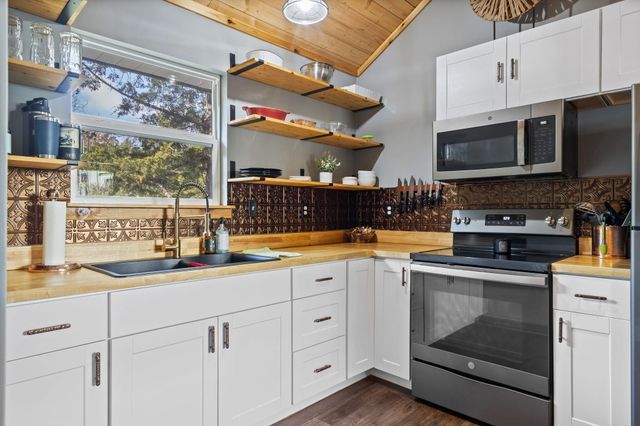 48 Hillsboro Drive, Galena, MO 65656