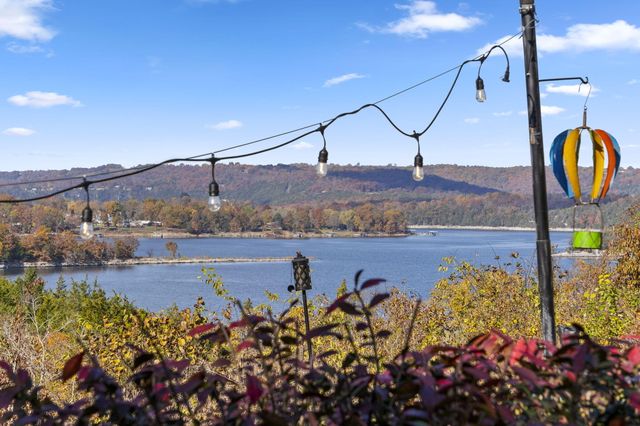 48 Hillsboro Drive, Galena, MO 65656