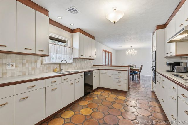 1410 Macklyn Lane, Bartlesville, OK 74006