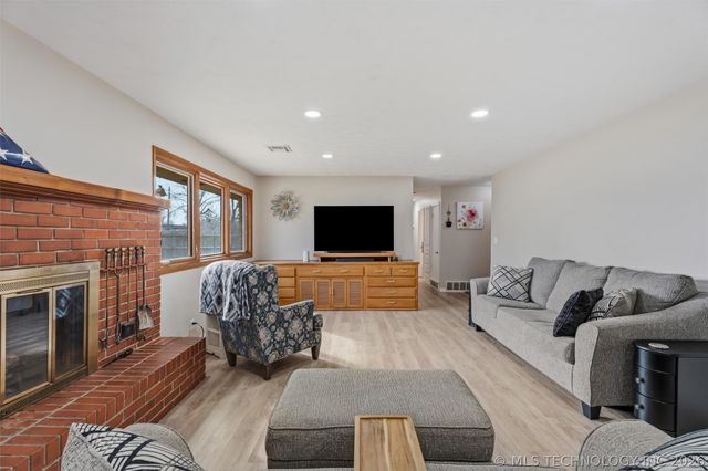 1410 Macklyn Lane, Bartlesville, OK 74006