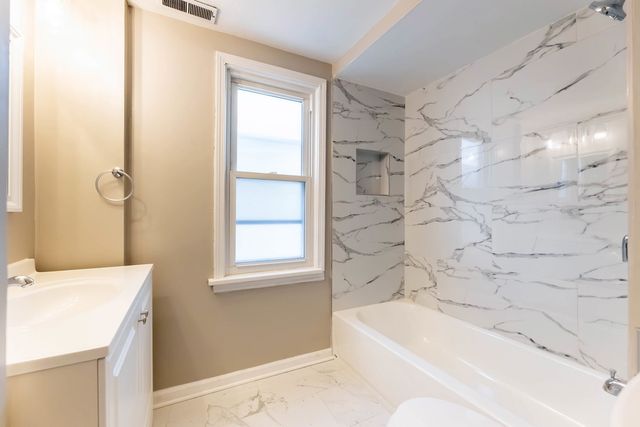 38 N Rebecca Street, Glenwood, IL 60425