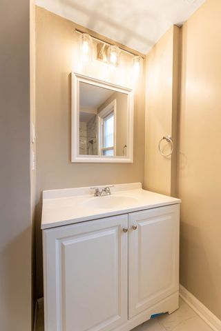 38 N Rebecca Street, Glenwood, IL 60425