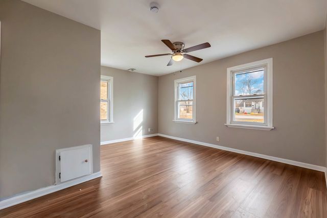 38 N Rebecca Street, Glenwood, IL 60425