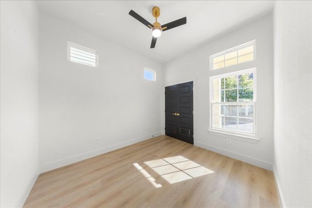 2408 Vintage Stave RD 101, Austin, TX 78748