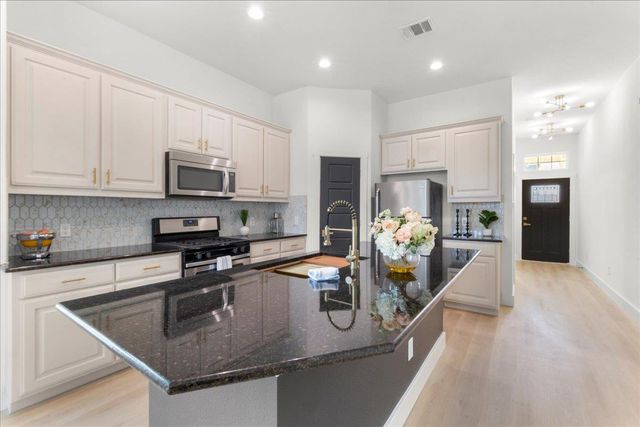 2408 Vintage Stave RD 101, Austin, TX 78748