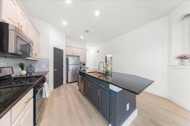 2408 Vintage Stave RD 101, Austin, TX 78748