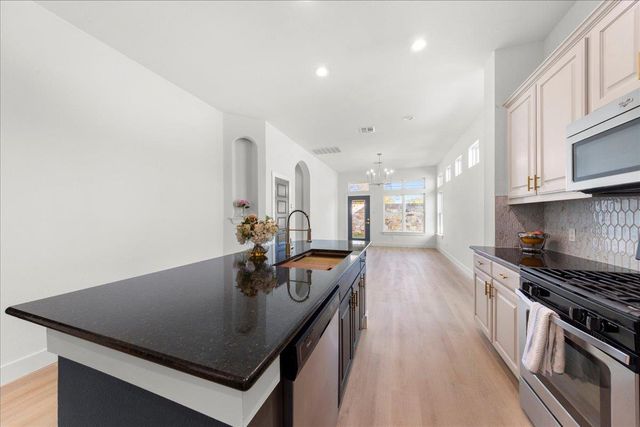 2408 Vintage Stave RD 101, Austin, TX 78748