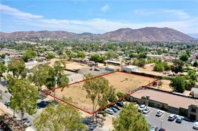 866 6th Street, Norco, CA 92860