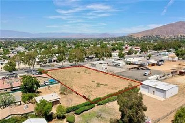 866 6th Street, Norco, CA 92860