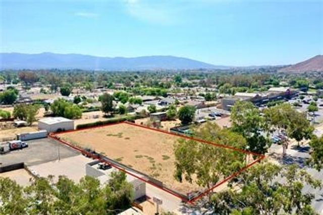 866 6th Street, Norco, CA 92860