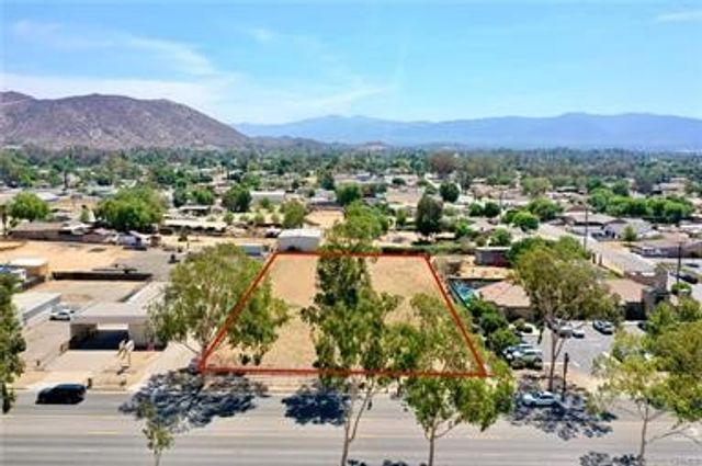 866 6th Street, Norco, CA 92860