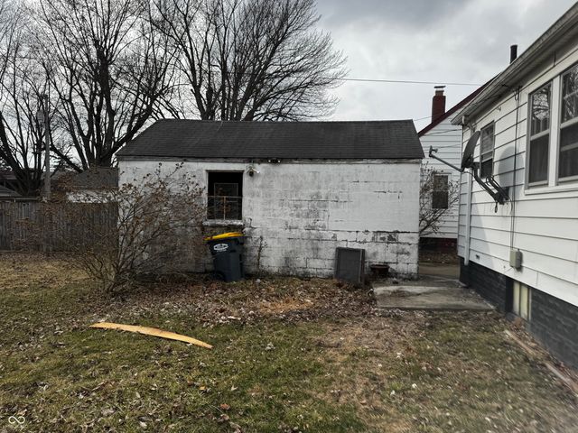 105 E Vinyard Street, Anderson, IN 46012