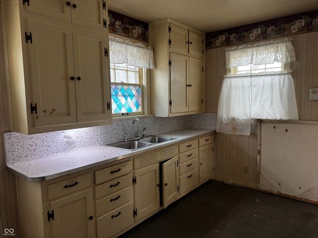 105 E Vinyard Street, Anderson, IN 46012