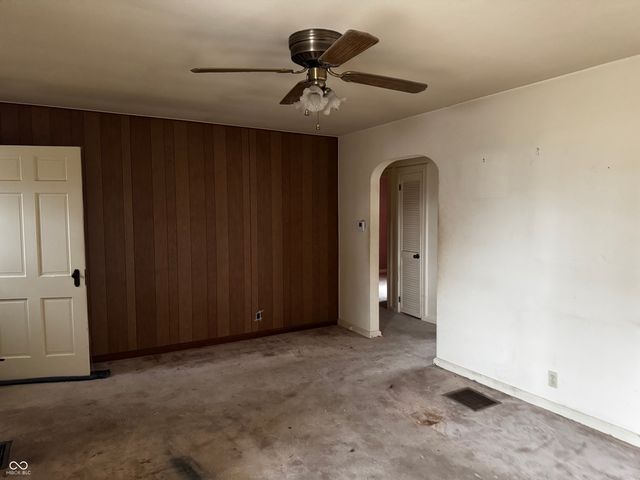 105 E Vinyard Street, Anderson, IN 46012