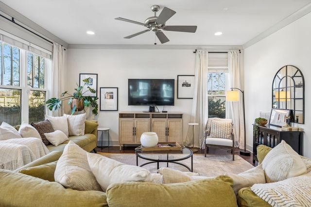 223 Treutland Ave, Nashville, TN 37207