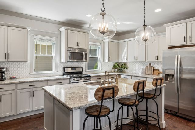 223 Treutland Ave, Nashville, TN 37207