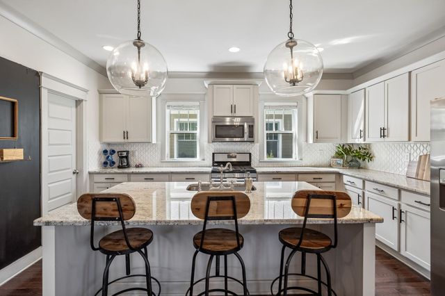 223 Treutland Ave, Nashville, TN 37207