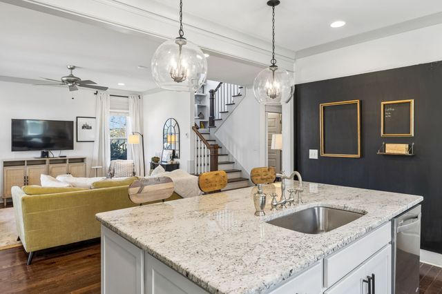 223 Treutland Ave, Nashville, TN 37207