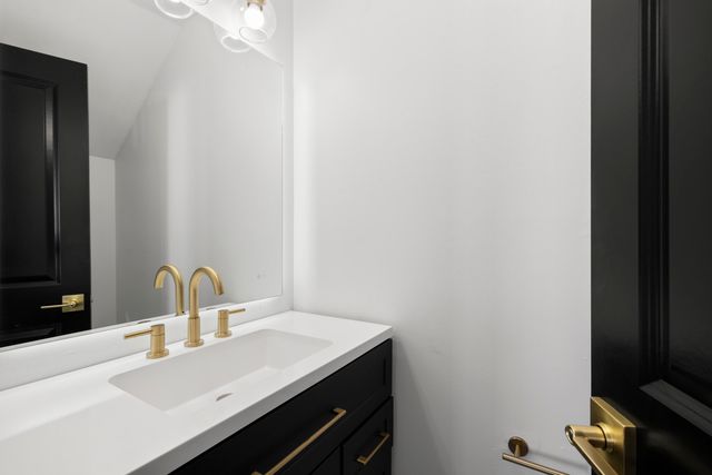 826 S Hickory Lane, Nixa, MO 65714