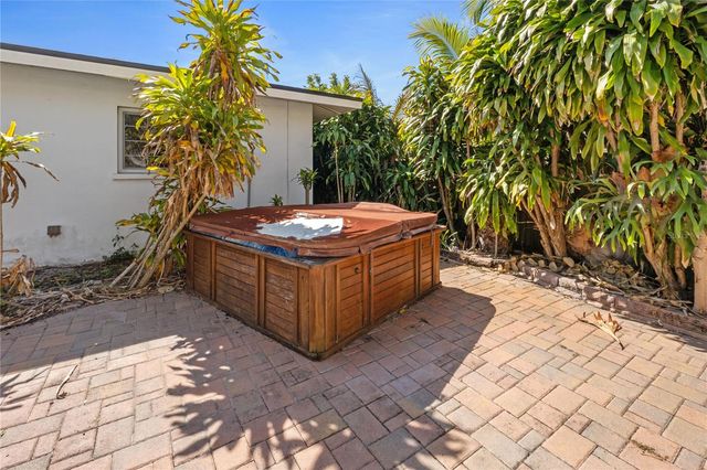 820 3RD AVENUE SW, Largo, FL 33770