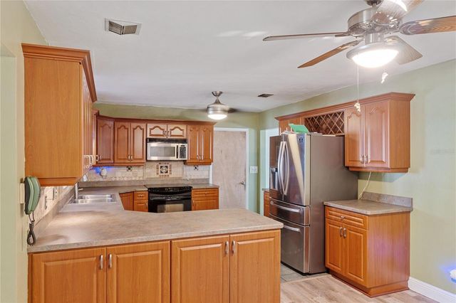 820 3RD AVENUE SW, Largo, FL 33770