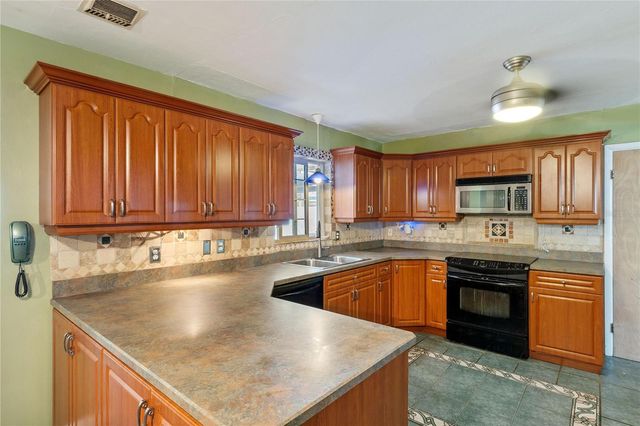 820 3RD AVENUE SW, Largo, FL 33770