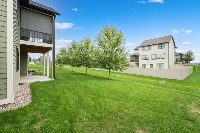 2108 Whitlee Lane SW, Rochester, MN 55902