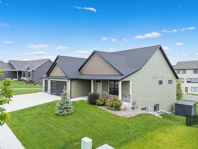 2108 Whitlee Lane SW, Rochester, MN 55902