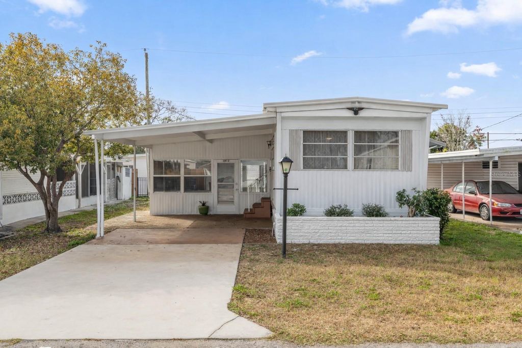 Image 2 of property listing at 1012 50TH AVE PLAZA W, Bradenton, FL 34207