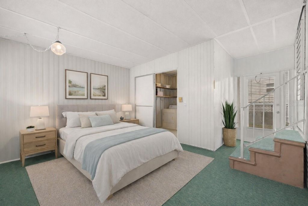 Image 16 of property listing at 1012 50TH AVE PLAZA W, Bradenton, FL 34207