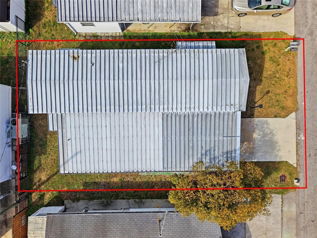 Image 21 of property listing at 1012 50TH AVE PLAZA W, Bradenton, FL 34207