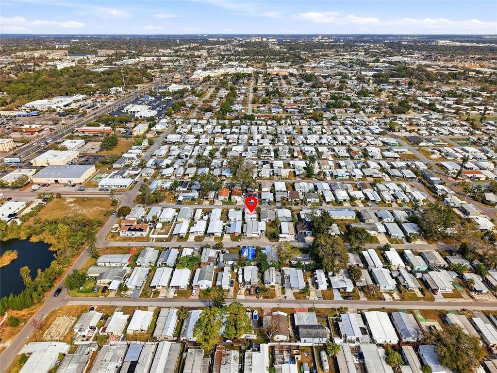 Image 24 of property listing at 1012 50TH AVE PLAZA W, Bradenton, FL 34207