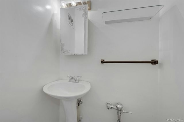 620 Pelham Road 6J, New Rochelle, NY 10805