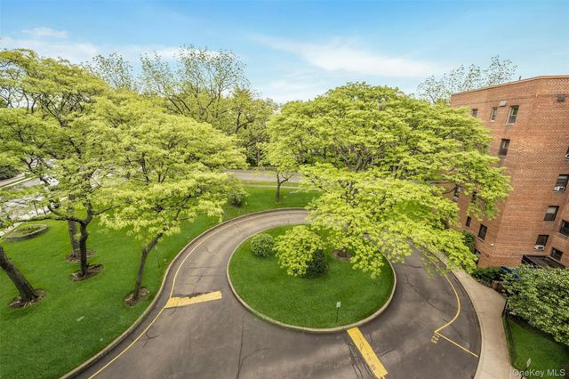 620 Pelham Road 6J, New Rochelle, NY 10805