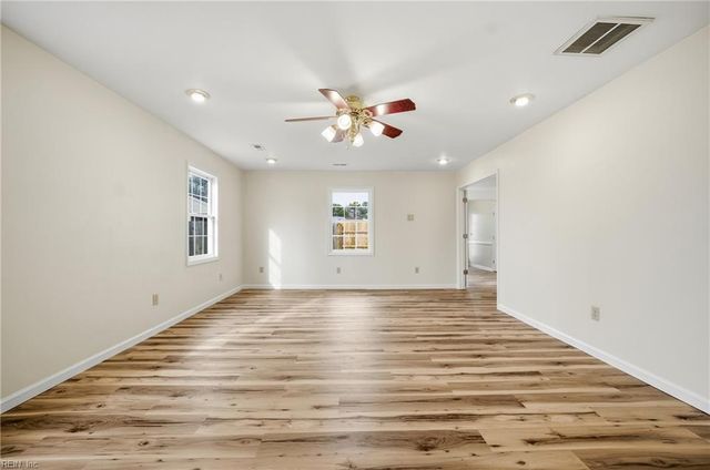 9 Holly Hill CT, Portsmouth, VA 23702