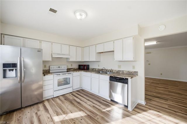 9 Holly Hill CT, Portsmouth, VA 23702